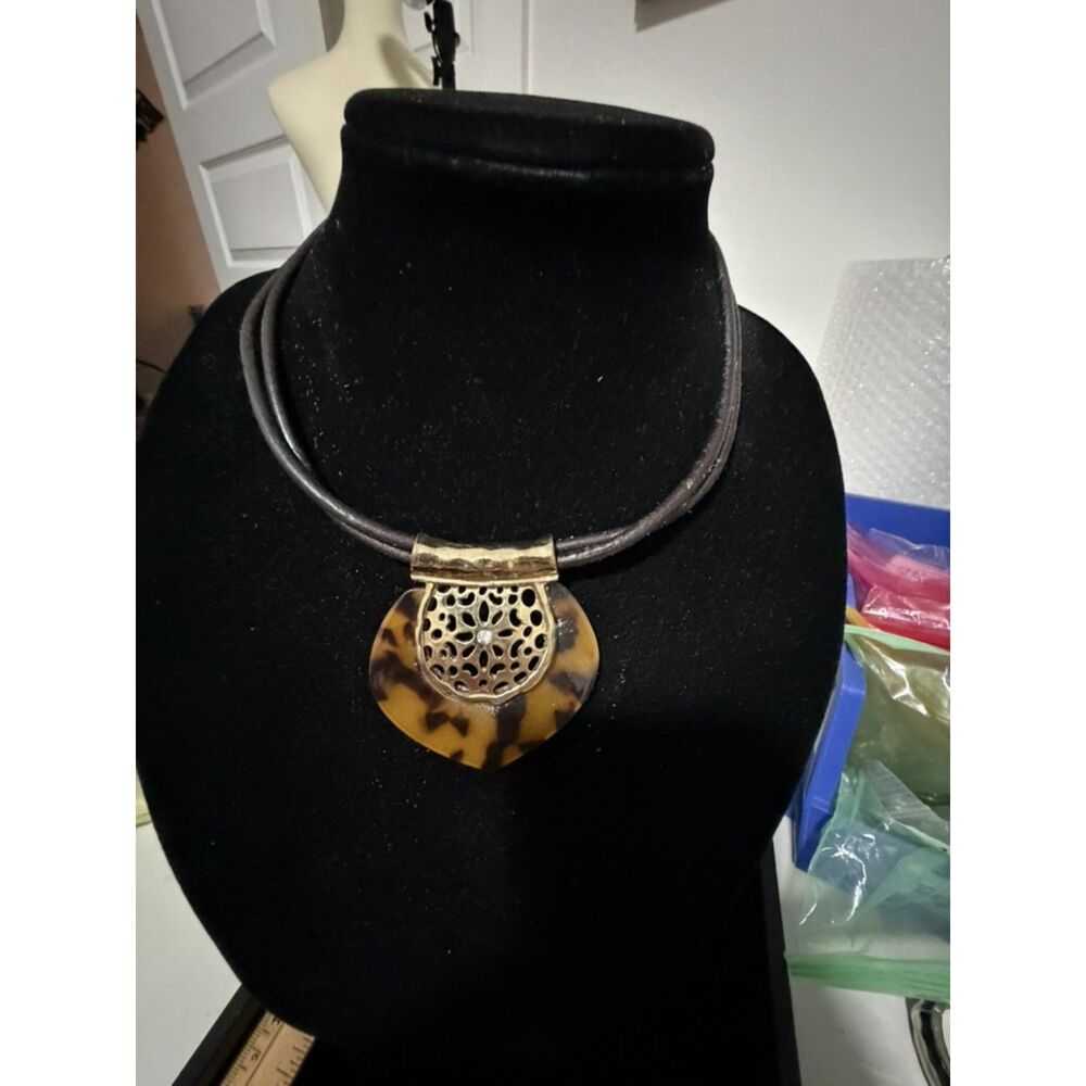 vtg E Lyons Tortoise shell look resin pendant  necklace with filigree detail